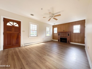 302 Dean St, Williamsburg, PA 16693 - photo 3