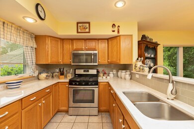 52 Azalea Cir unit 11, White River Junction, VT 05001 - photo 4
