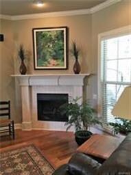 With this electric fireplace you can stay warm on 