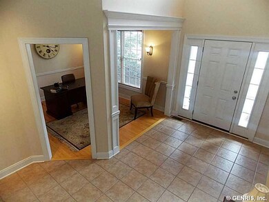 Foyer. Open and voluminous 2 story foyer