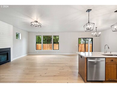 503 Honeysuckle Ln, Eugene, OR 97401 - photo 2