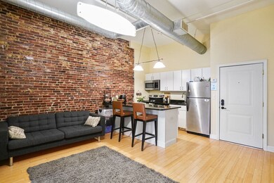 37 Temple Place unit 403, Boston, MA 02111 - photo 2