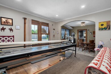 559 E Pleasant St-11