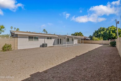 733 E Geneva Dr