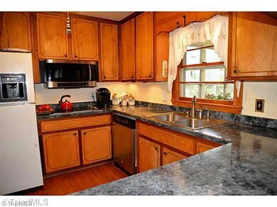 2411 Kivett Dr, Greensboro, NC 27406 - photo 5