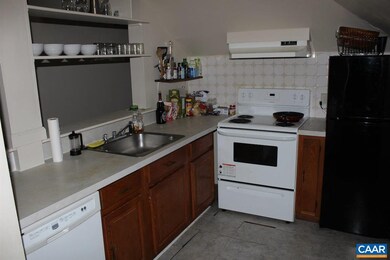 325 Chestnut Ave unit D, Waynesboro, VA 22980 - photo 7