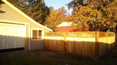 1725 SW J St, Grants Pass, OR 97526 - photo 4