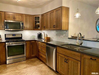 888 S State St, Lincoln, IL 62656 - photo 4