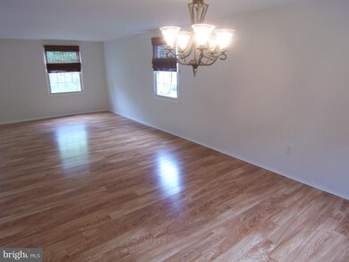 12845 Point Pleasant Dr, Fairfax, VA 22033 - photo 6