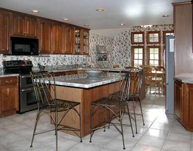 276 Gerrie Dr, Pittsburgh, PA 15241 - photo 7