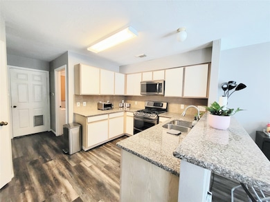 8722 Ashlawn Dr, Houston, TX 77083 - photo 6