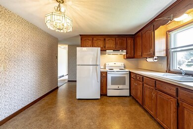 38 Calvin Cir, West Springfield, MA 01089 - photo 5