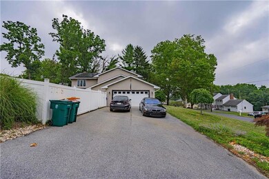 81 Blenheim Dr, Easton, PA 18045 - photo 4