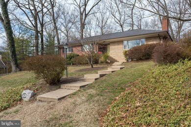 6426 Crosswoods Dr, Falls Church, VA 22044 - photo 2