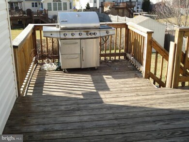 483 Hawkridge Ln, Sykesville, MD 21784 - photo 2