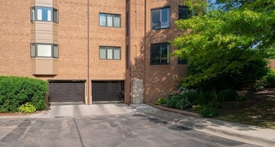 Nature Cove unit 305, Ann Arbor, MI 48104 - photo 6