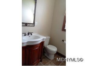 Downstairs 1/2 Bath