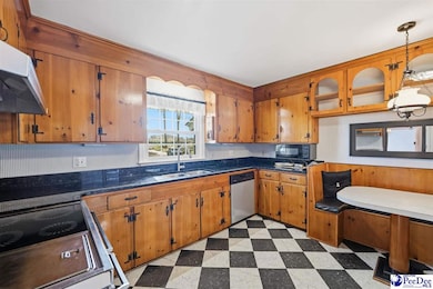 2218 N Douglas St, Florence, SC 29501 - photo 4