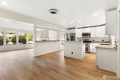 16915 NE 98th Ct, Redmond, WA 98052 - photo 4