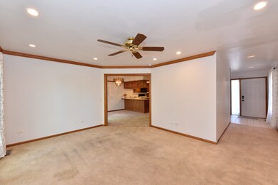 3405 Meadow Crest Cir, Gurnee, IL 60031 - photo 4