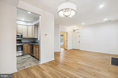 1330 Garden Wall Cir unit 402, Reston, VA 20194 - photo 7