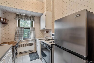 Ridgewood Gardens unit LGD, Maspeth, NY 11378 - photo 7