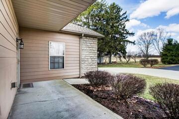 105 Camber Dr unit 105, Circleville, OH 43113 - photo 3