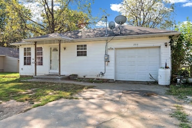 2914 W Chestnut St, Springfield, MO 65803 - photo 2