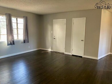 3701 Southmoor Ln unit . 9 E, Wichita Falls, TX 76302 - photo 4