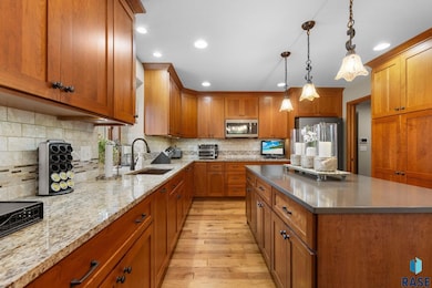 3738 E Fox Run Place, Sioux Falls, SD 57103 - photo 7