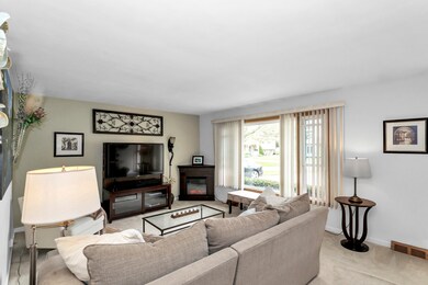 804 Balmoral Ct unit 1, East Dundee, IL 60118 - photo 4