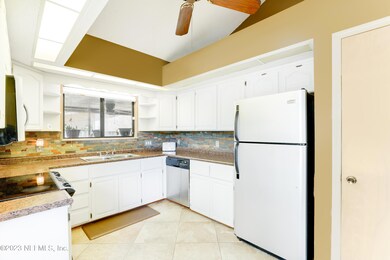 4475 Cedar Creek Ln, Jacksonville, FL 32210 - photo 4