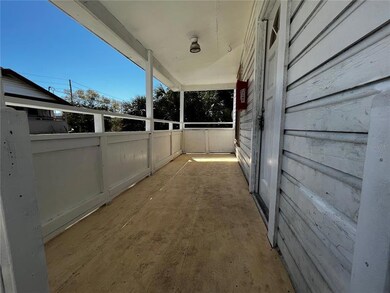 610 14th St N unit 1/2, Saint Petersburg, FL 33705 - photo 2