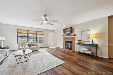 6319 S Date Place, Broken Arrow, OK 74011 - photo 7