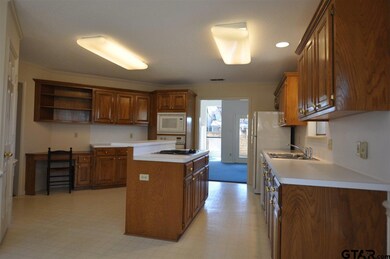 901 Derrick Ct, Tyler, TX 75703 - photo 5