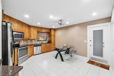 eat in kitchen