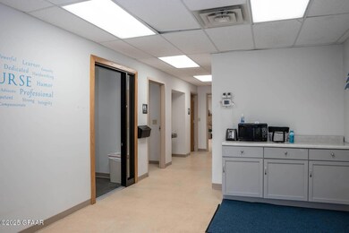 1425 S Columbia Rd, Grand Forks, ND 58201 - photo 5