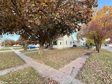 206 E Clark St, Jefferson, IA 50129 - photo 3
