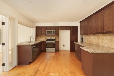 17042 Twain Ln, Huntington Beach, CA 92649 - photo 4