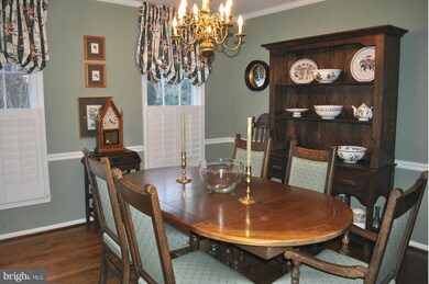 5822 Glen Forest Dr, Falls Church, VA 22041 - photo 2