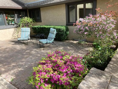 686 E Cooke Rd, Columbus, OH 43214 - photo 3