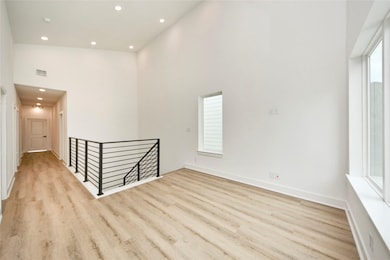 932 S Lane Unit B Ln, South Houston, TX 77088 - photo 4