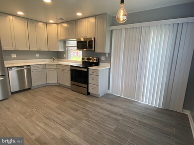 9669 Hagel Cir, Lorton, VA 22079 - photo 6