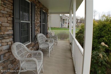 167 Kestrel Rd, Mountain Top, PA 18707 - photo 2