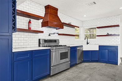 404 S Burnett Dr, Baytown, TX 77520 - photo 6