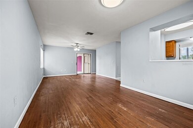 611 SW 3rd St, Gainesville, FL 32601 - photo 4