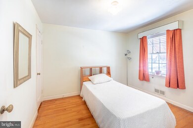 572 Lucia Ave, Baltimore, MD 21229 - photo 5