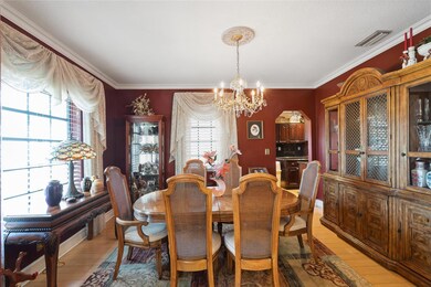 LARGE DINNING ROOM