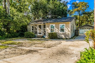 002-photo-front-view-10035550