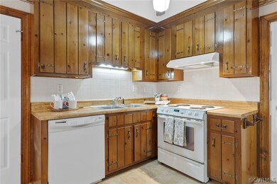 Retro kitchen in great condition. Embrace it or en